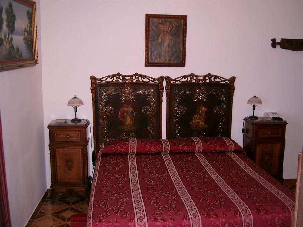 Hotel La Riva Giardini Naxos Eksteriør billede