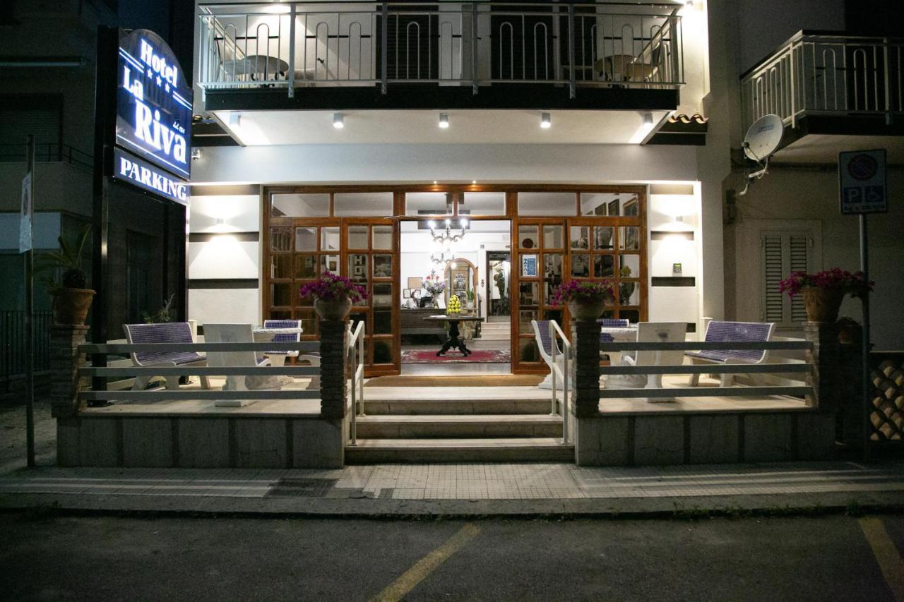Hotel La Riva Giardini Naxos Eksteriør billede