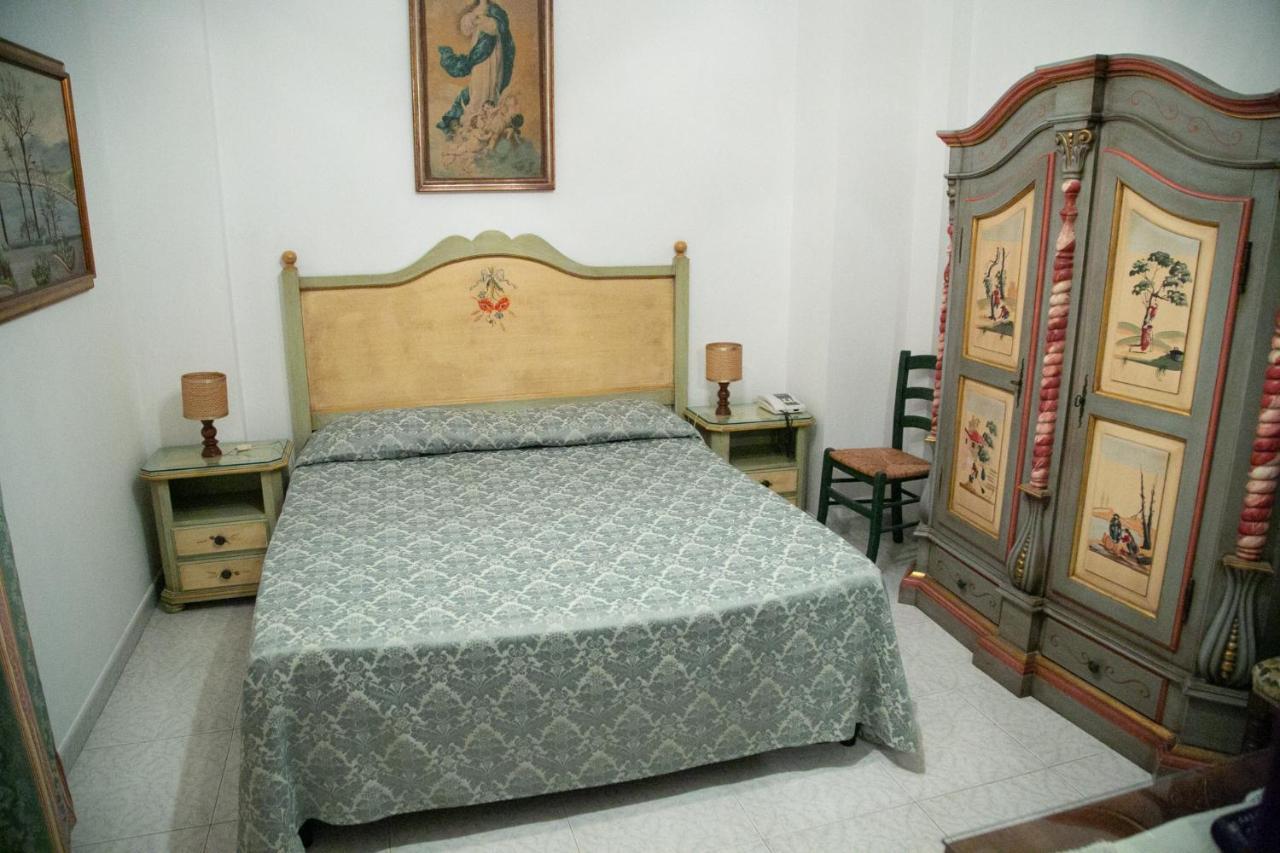 Hotel La Riva Giardini Naxos Eksteriør billede