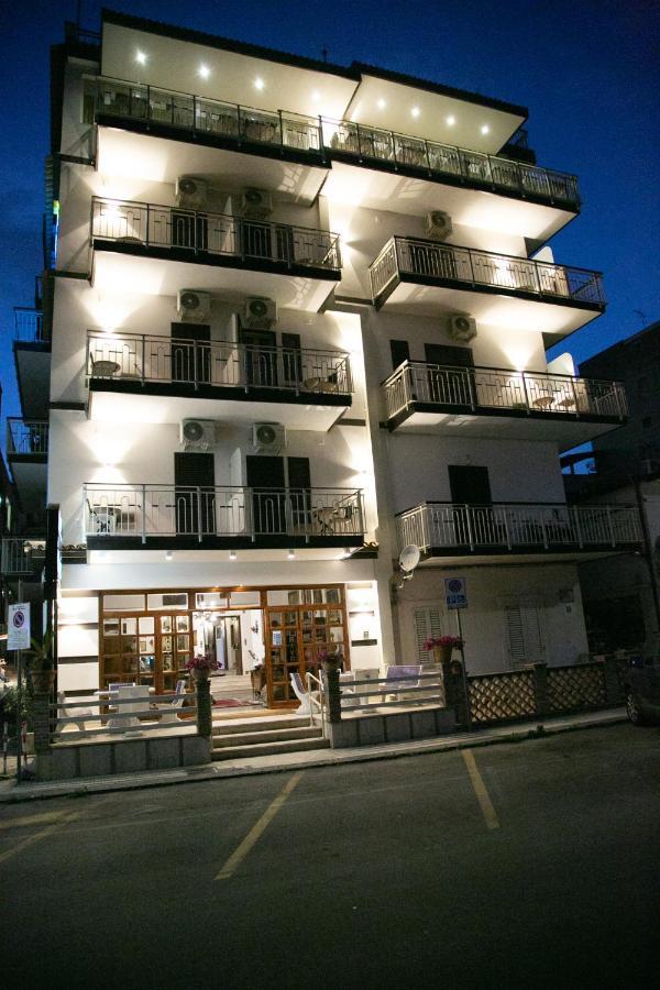 Hotel La Riva Giardini Naxos Eksteriør billede