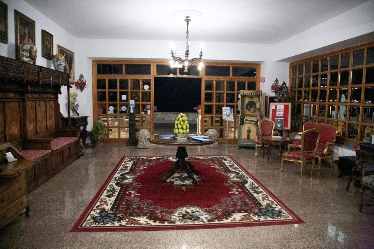 Hotel La Riva Giardini Naxos Eksteriør billede