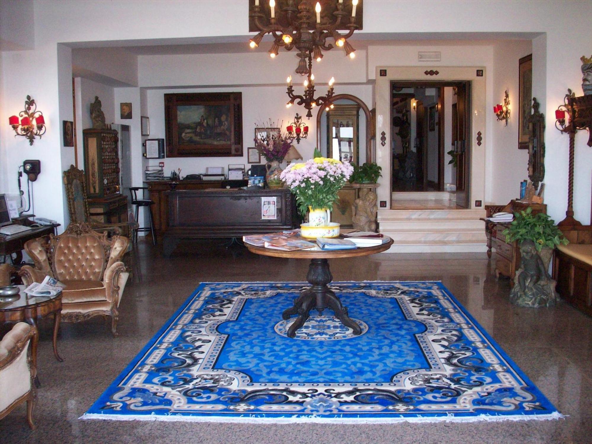 Hotel La Riva Giardini Naxos Eksteriør billede