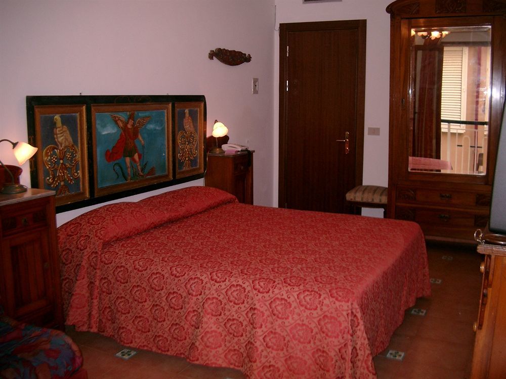Hotel La Riva Giardini Naxos Eksteriør billede