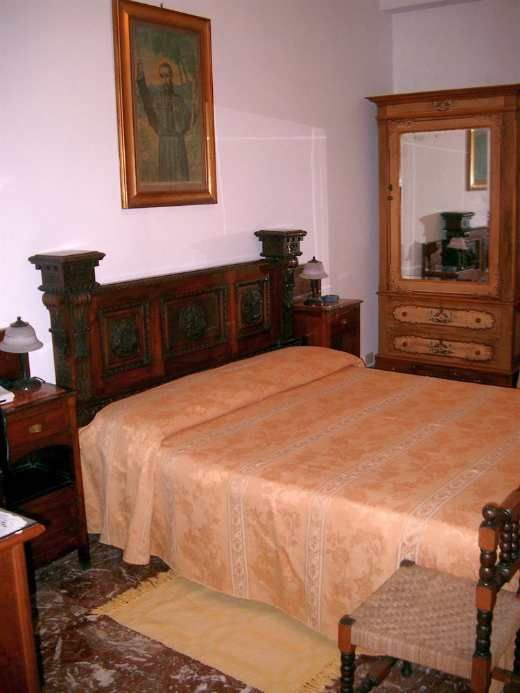 Hotel La Riva Giardini Naxos Eksteriør billede