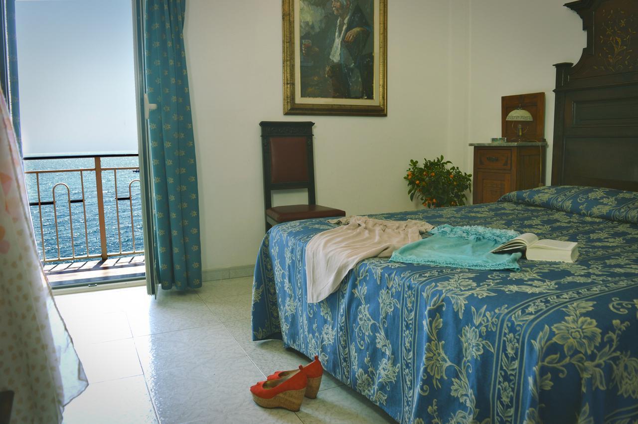 Hotel La Riva Giardini Naxos Eksteriør billede