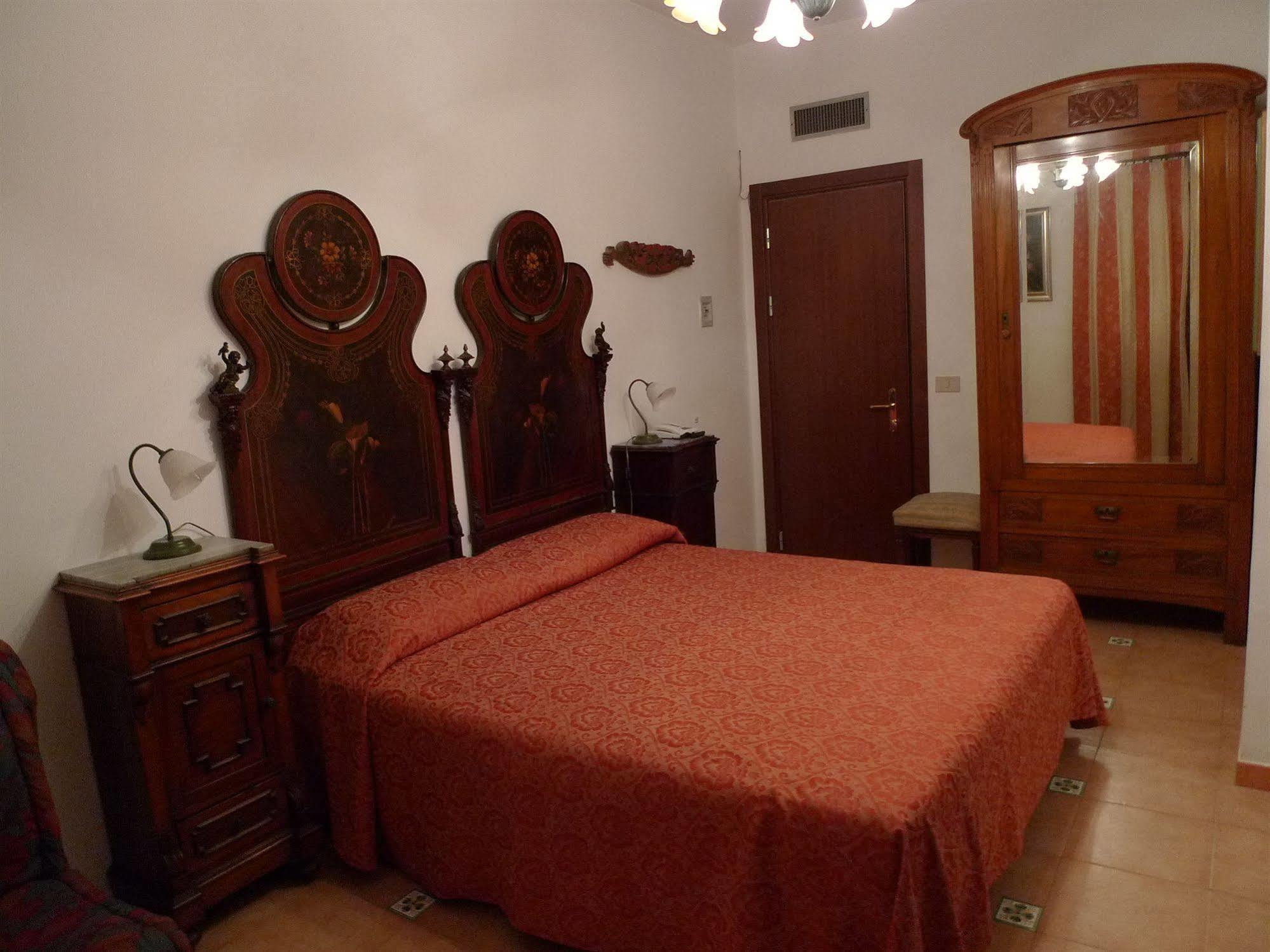 Hotel La Riva Giardini Naxos Eksteriør billede