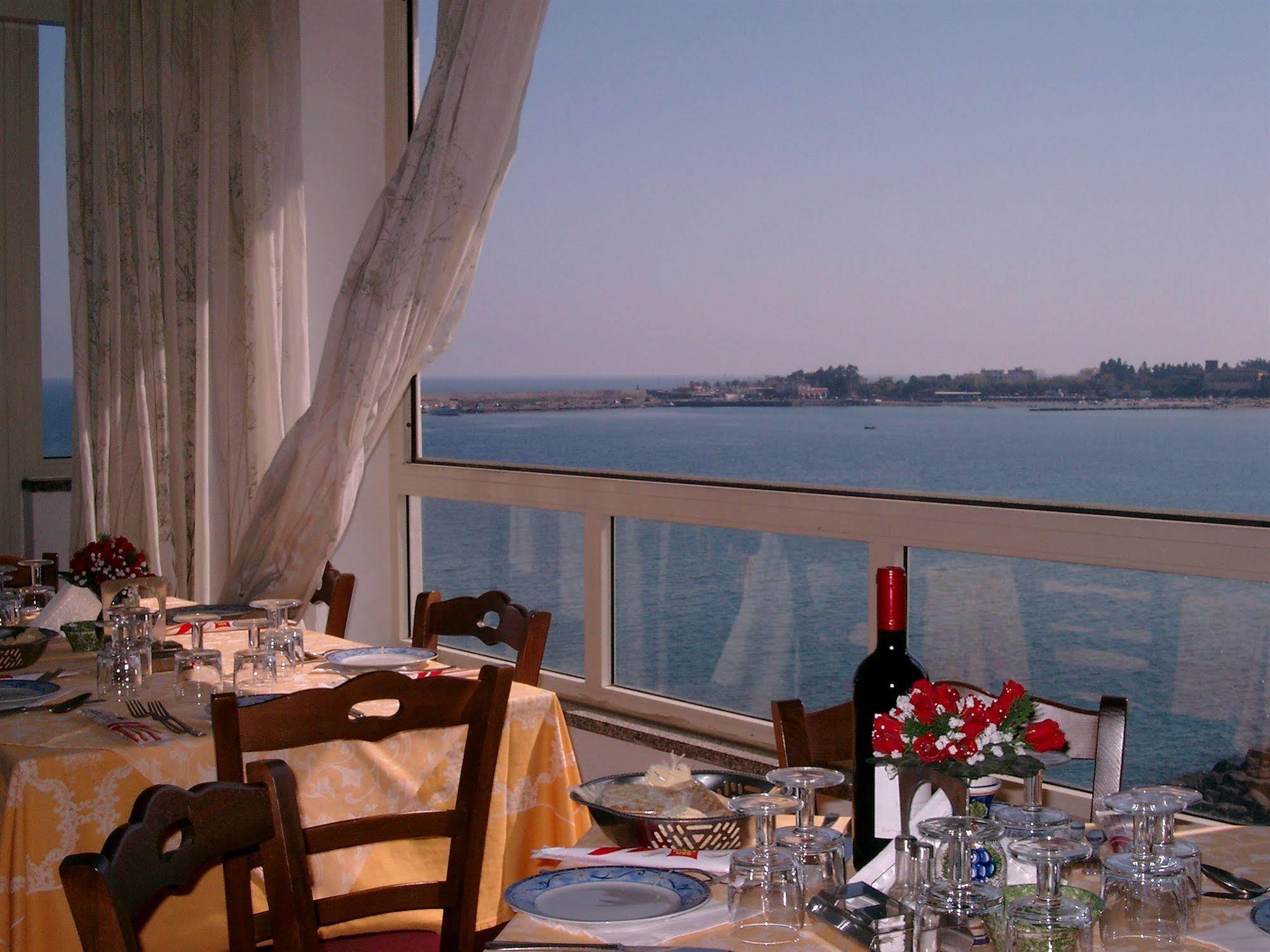 Hotel La Riva Giardini Naxos Eksteriør billede