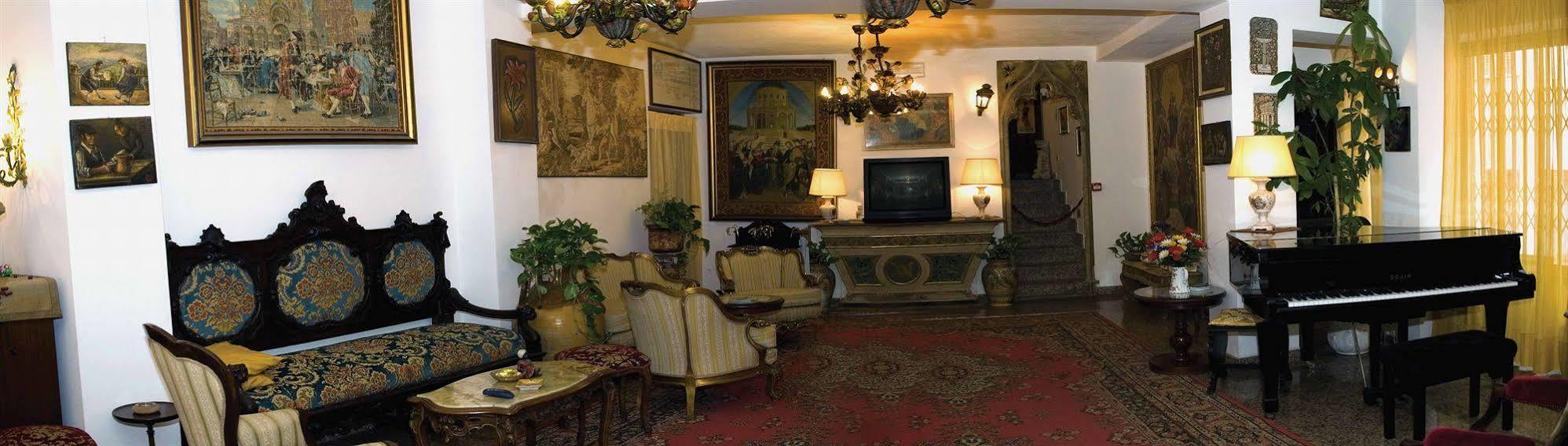 Hotel La Riva Giardini Naxos Eksteriør billede