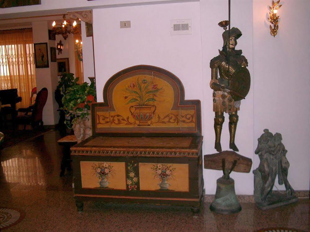 Hotel La Riva Giardini Naxos Eksteriør billede