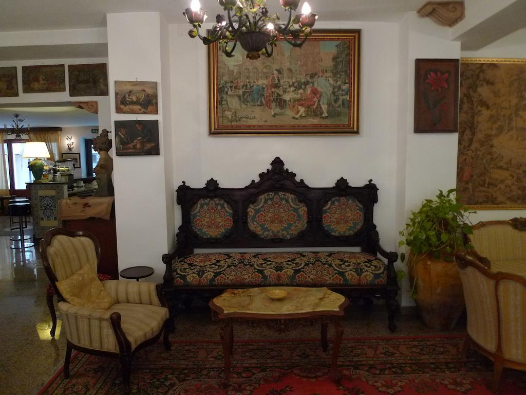 Hotel La Riva Giardini Naxos Eksteriør billede