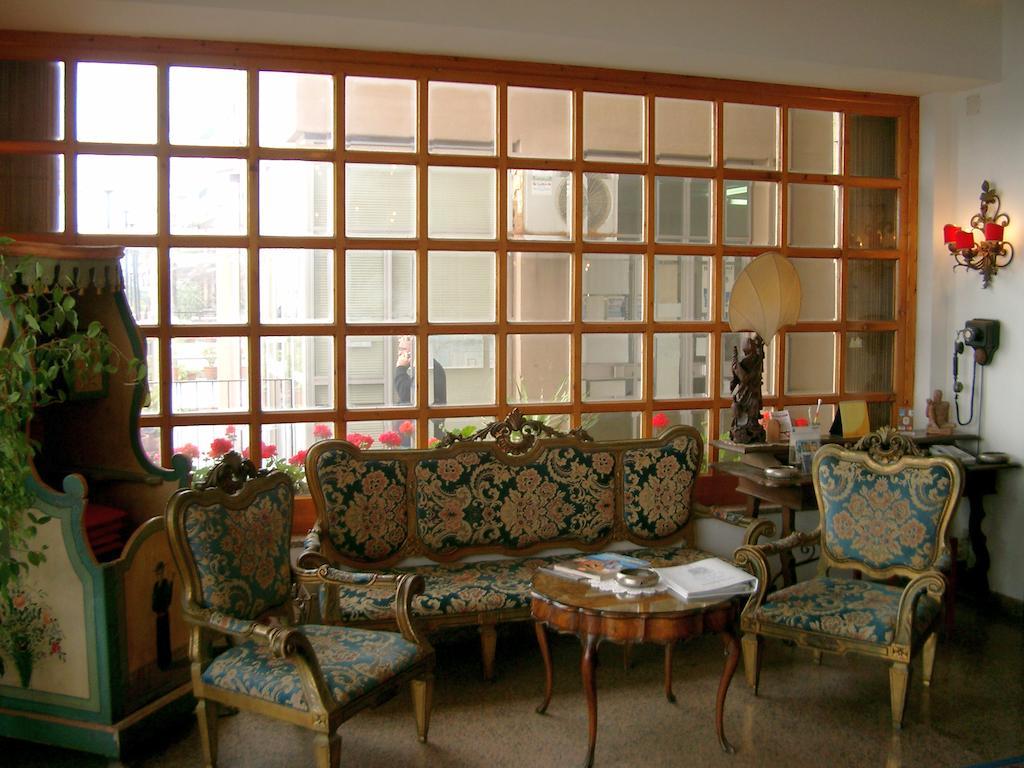 Hotel La Riva Giardini Naxos Eksteriør billede