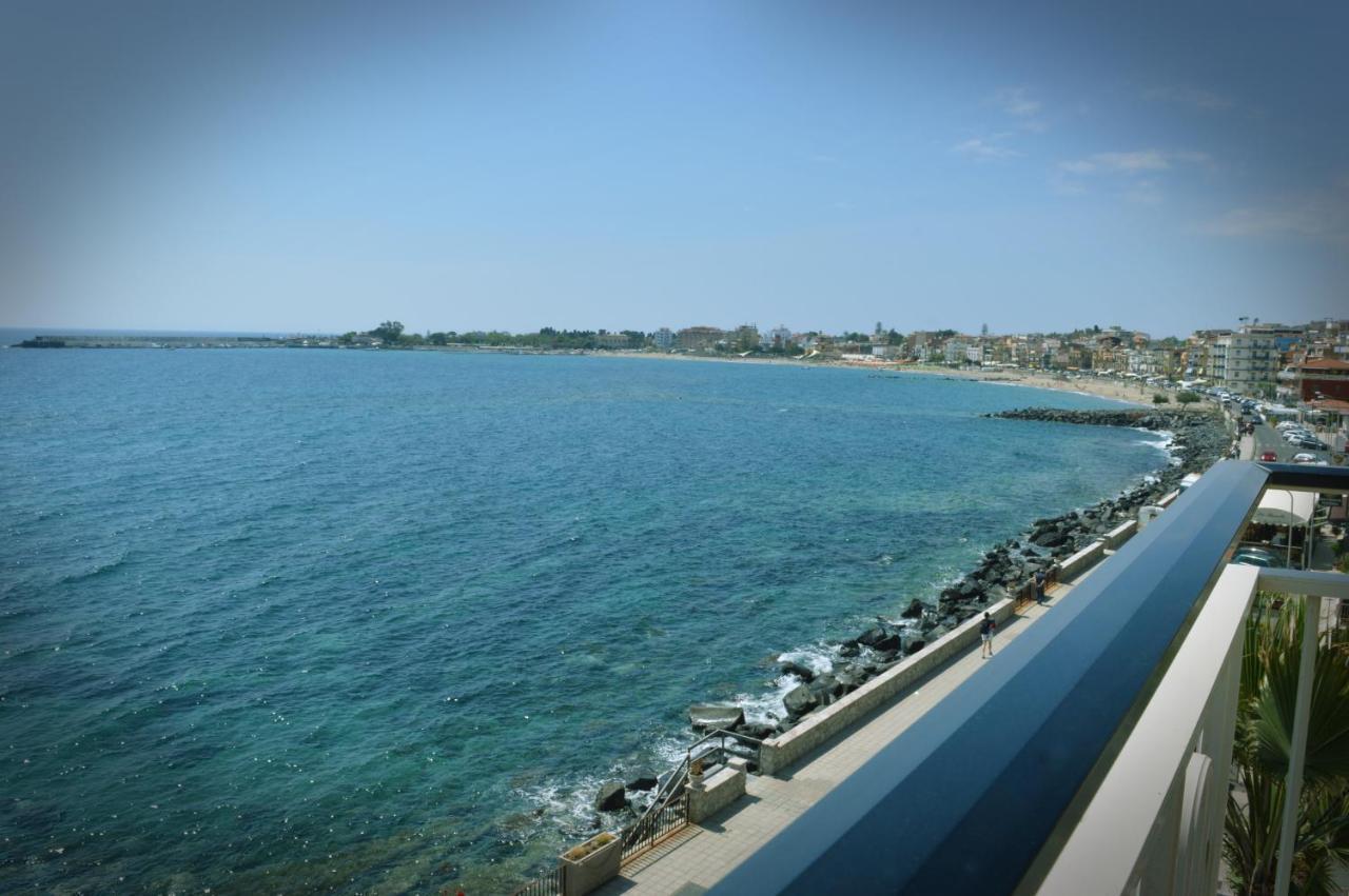 Hotel La Riva Giardini Naxos Eksteriør billede