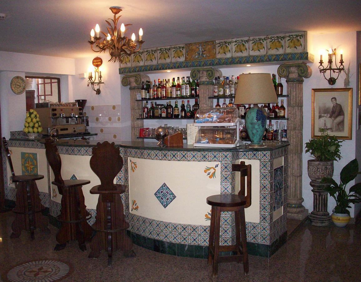 Hotel La Riva Giardini Naxos Eksteriør billede